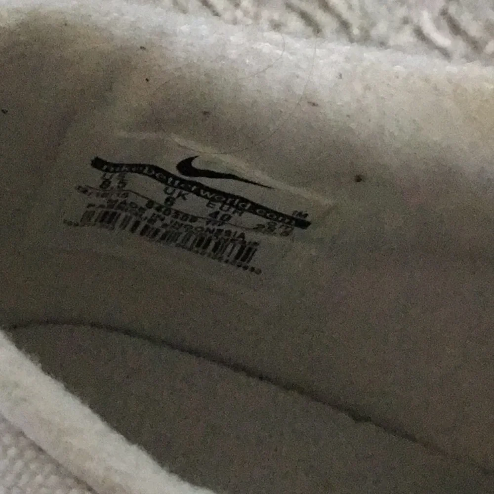 Nike white canvas tennies size 8.5